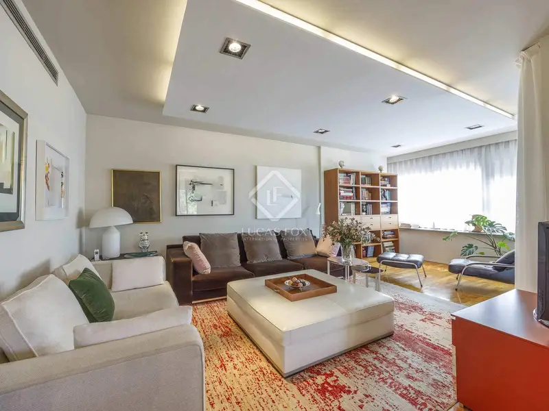 Apartamento 311m2 en Valencia con Garaje Doble y Conserjería 24h