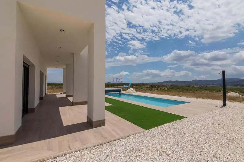 Villa 3 Dormitorios Pinoso Piscina Privada Nueva