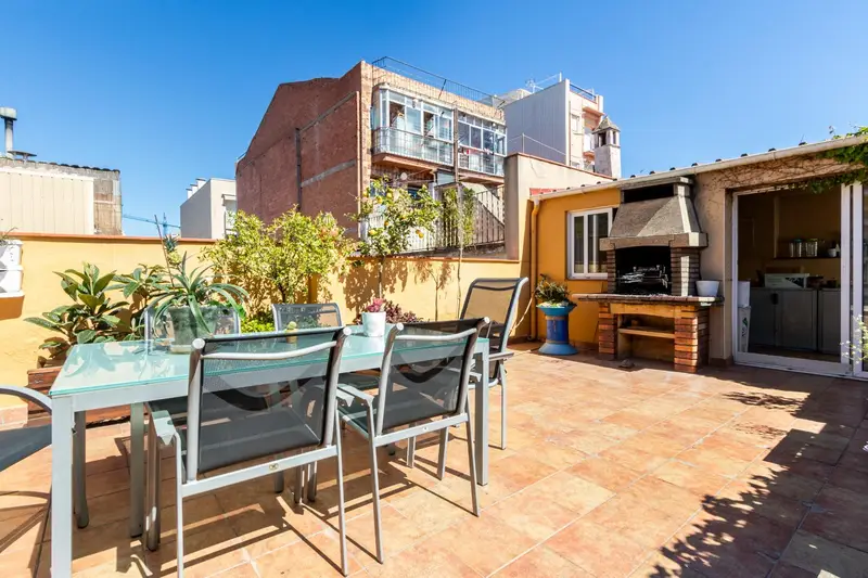 Venta Adosado de 5 habitaciones en La Creu Alta, Sabadell - Ref: NF-952