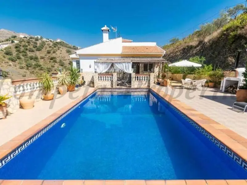 Villa en Venta en Cómpeta 3 Dormitorios 3 Baños Piscina