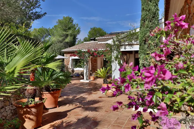 Villa de Lujo en Jávea con Terraza y Jardín Privado
