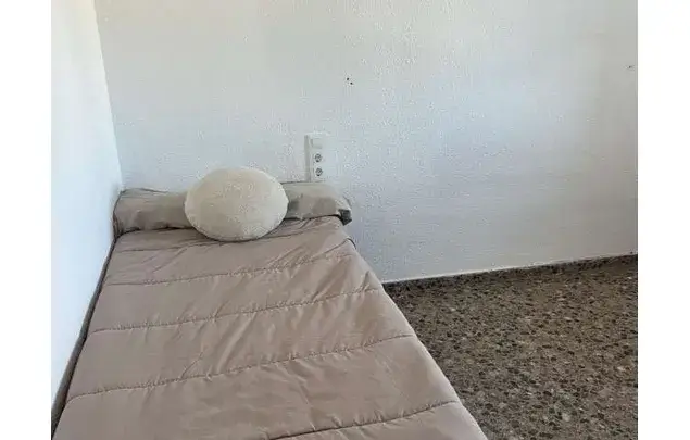Habitación 350m2 en El Puig de Santa Maria Alquiler Online