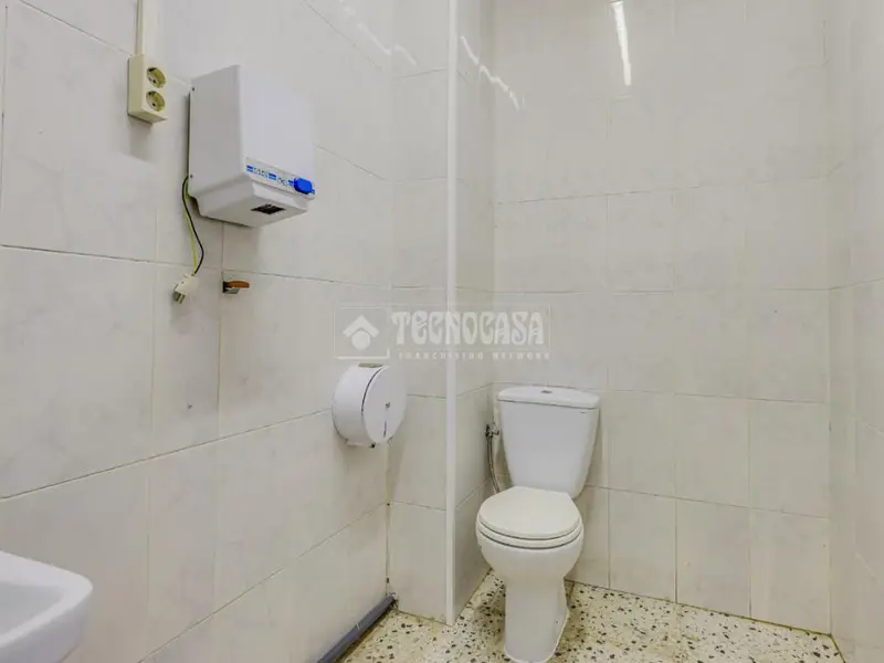 Local Comercial en Venta en Terrassa con Terraza