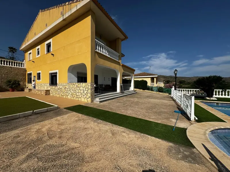 Chalet de Lujo en Alberic Valencia con Piscina y Vistas Panorámicas