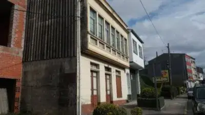Casa adosada en Melide: Ideal para Albergue