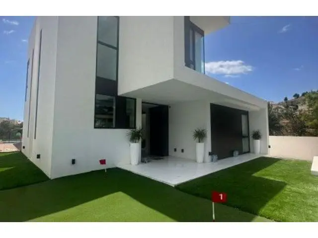 Villa de Lujo en Benalmádena Costa con Vistas al Mar