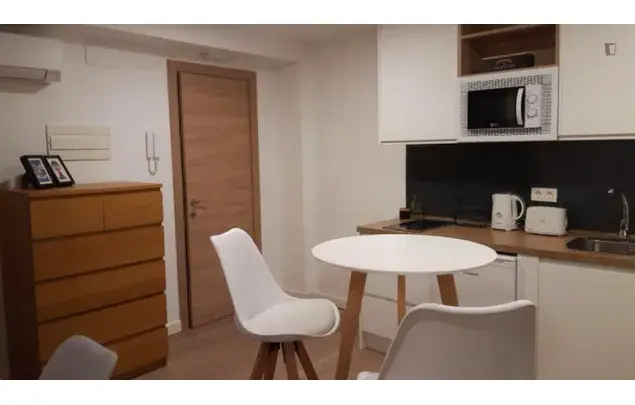 Estudio en Granada con Lavanderia y Ascensor 3-24 Meses