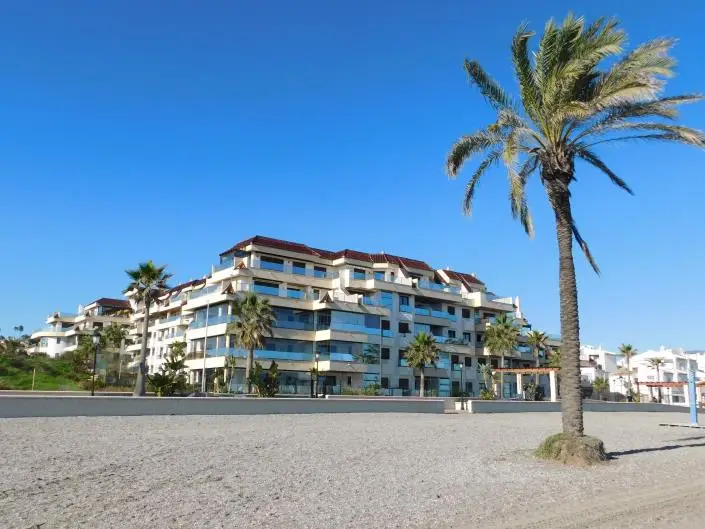 Apartamento 3 Dormitorios en Duquesa Primera Linea de Playa