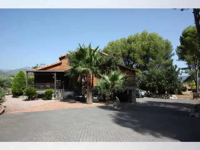 Casa Villa 3 Dormitorios Orba Espa	17000m2
