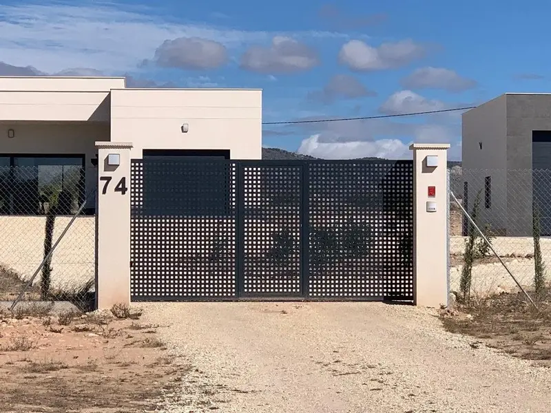 Casa-Villa de 4 Dormitorios en venta Pinoso, España