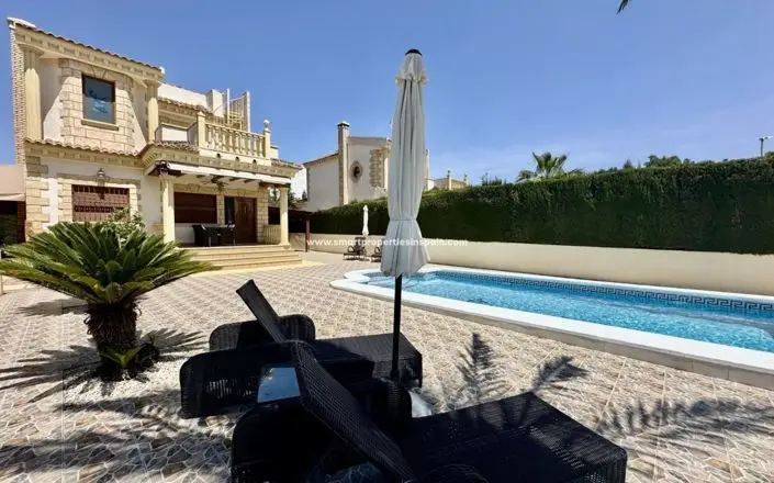 Villa en Venta Marina Urb 3 Dormitorios Piscina Privada