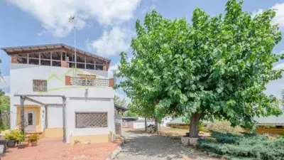 Chalet en Vilamarxant con Finca Rústica y Zona Ecuestre