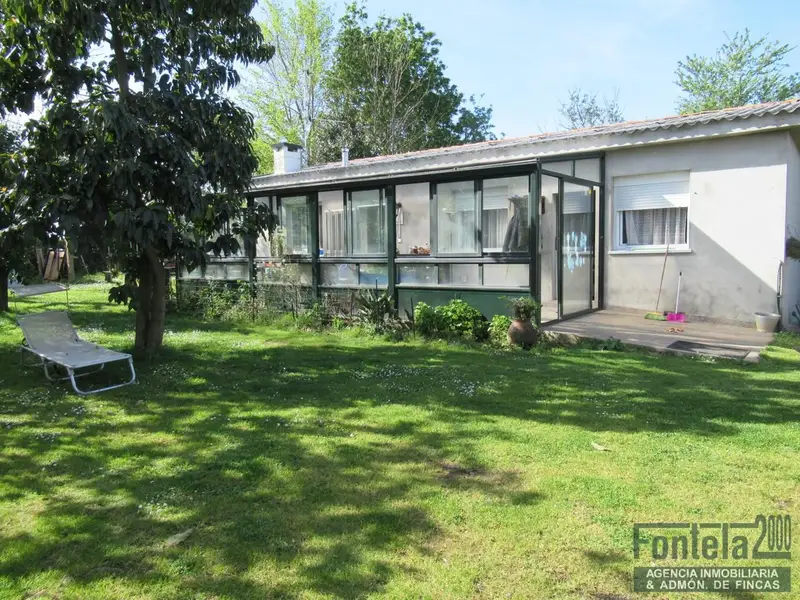 Venta de casa con finca en Cambre a 3 minutos del centro