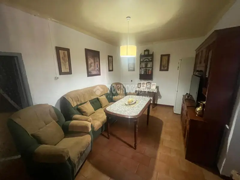 Casa en venta en Osuna: 3 habitaciones, patio y gran potencial de reforma