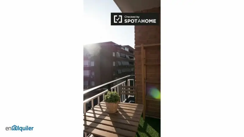 Habitación en Apartamento de 5 Dormitorios en Alcalá de Henares