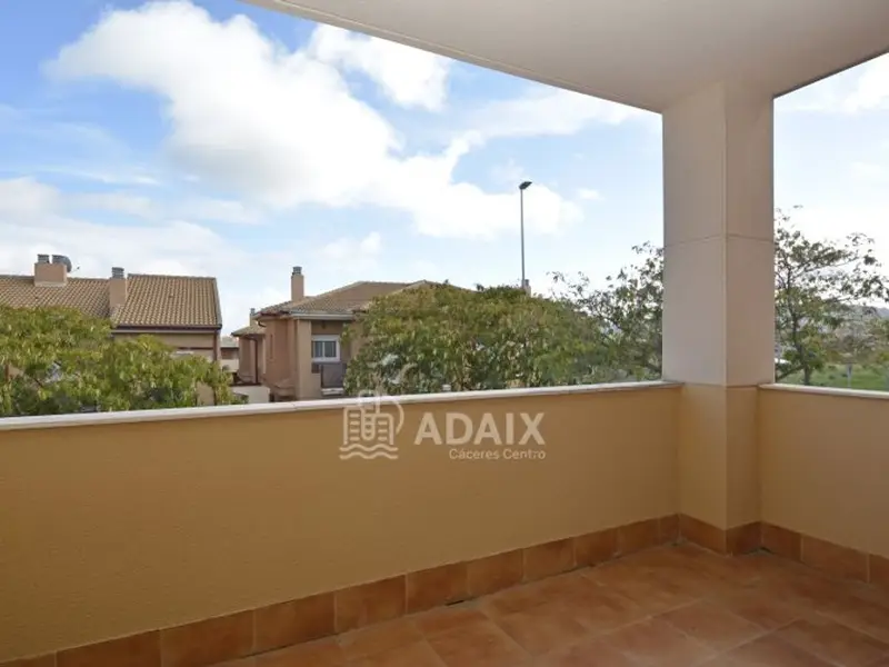 Chalet en Venta en Cáceres 248m2 4 Dormitorios Garaje Trastero