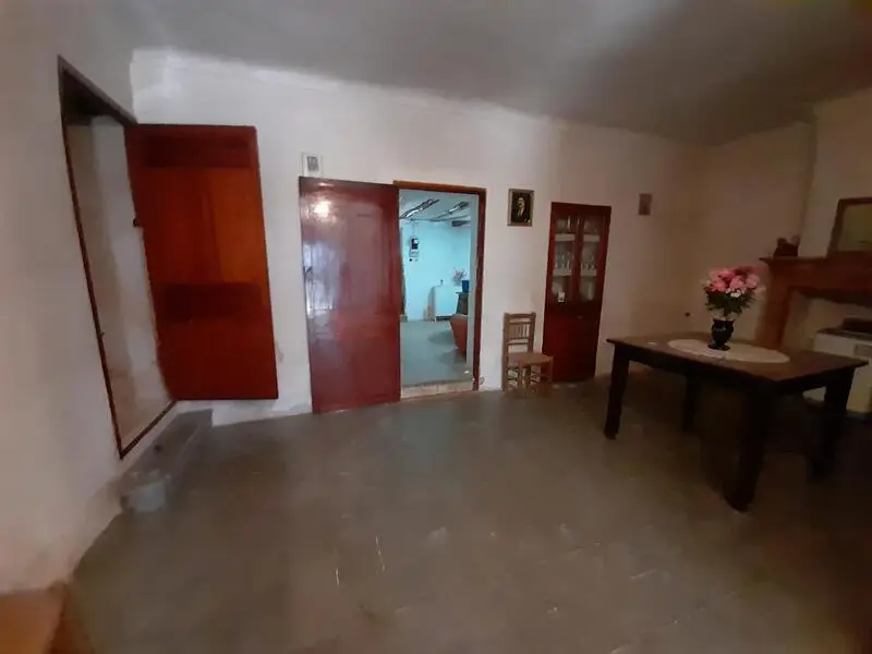 Casa de Campo en Pinoso con Gran Garaje y Terreno