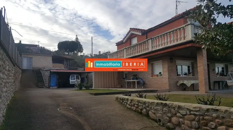 Casa Rural con Terraza y Piscina en Albelda de Iregua