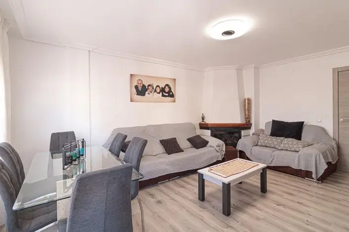 Apartamento 3 Dormitorios Almoradı Reformado 129m2