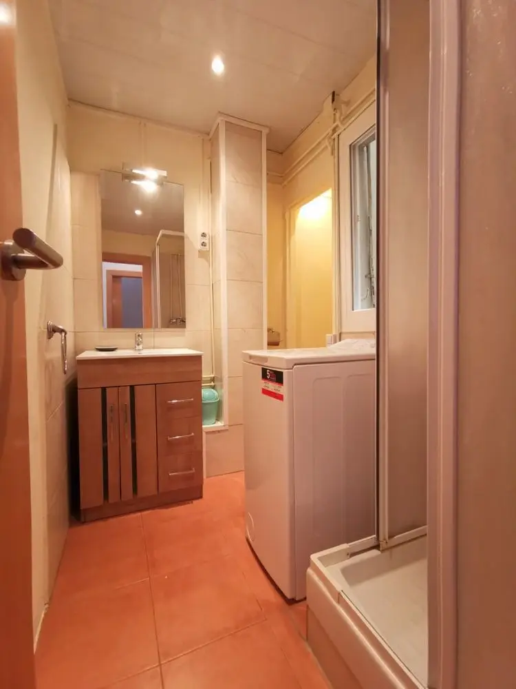 Alquiler Largo Plazo 42m2 Barcelona:  Vivienda Amueblada con Balcon