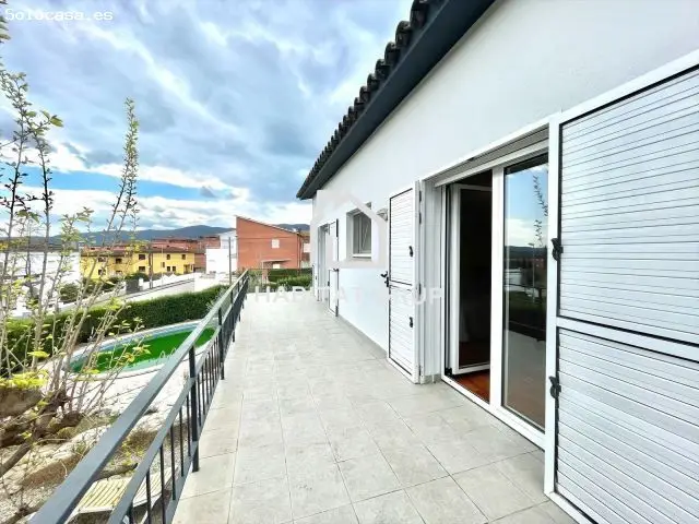 Chalet en Venta en Banyoles Girona 4 Dormitorios Piscina Jardin