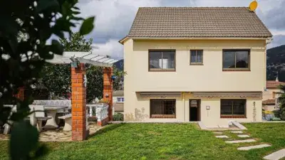 Chalet en Can Batlle con Piscina y Jardin