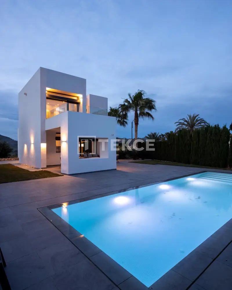 Villas de Lujo en La Manga Club: Arquitectura Vanguardista