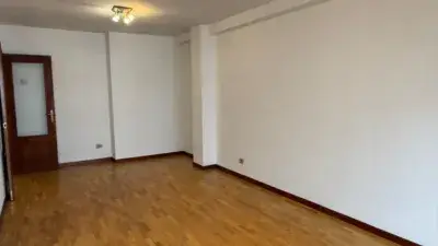 Piso en Venta en Avilés Zona Quirinal 3 Dormitorios 2 Baños