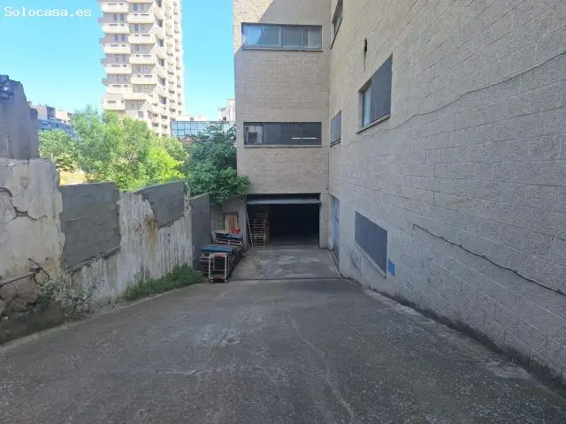 Local Comercial en Mataró: 1230m2 para Parking o Trasteros