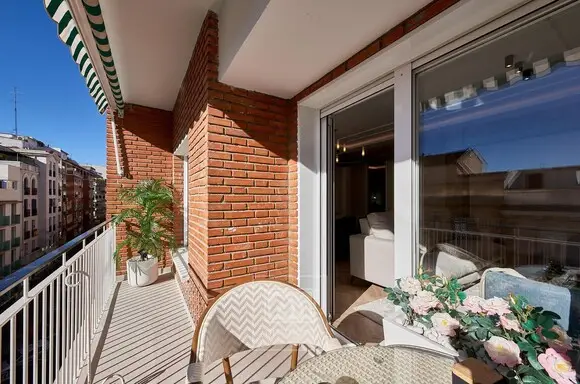 Atico de Lujo en Goya con Terraza - 3 Habitaciones y 3 Baños