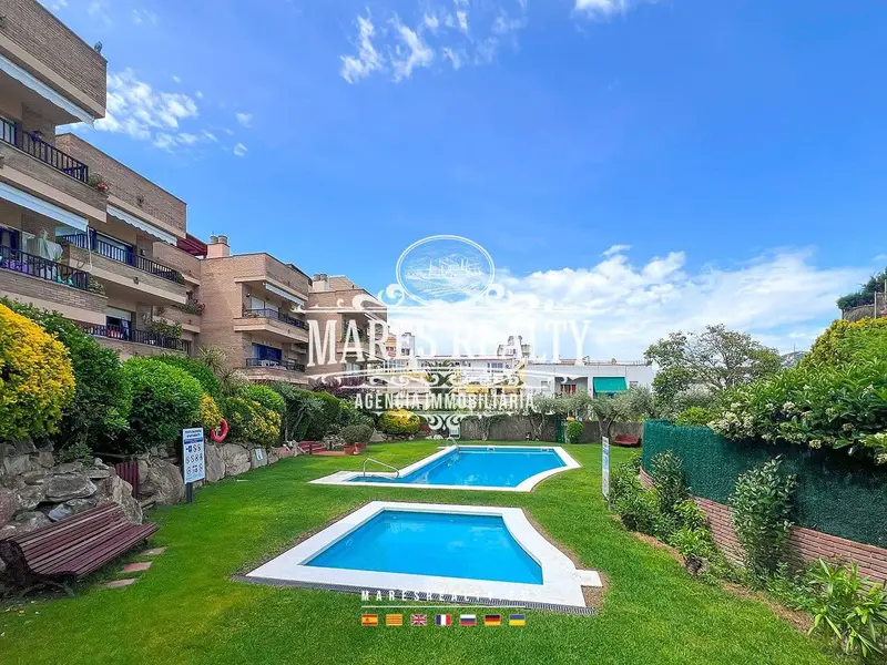 Apartamento en Lloret de Mar con 2 dormitorios, terraza y piscina