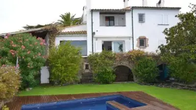 Chalet en Cadaqués con Piscina y Vistas al Mar