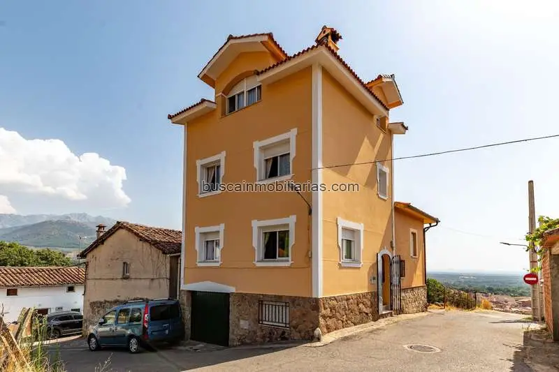 Villa en venta en Madrigal de la Vera