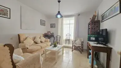 Casa Adosada en Barrio Alto con Patio y Azotea Ideal Familias o Inversores
