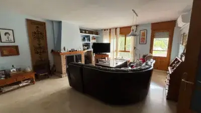 Chalet en Venta en Siles Jaen: Casa Rural con Piscina y Vistas Panorámicas