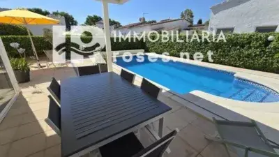 Casa en Alquiler Empuriabrava Montseny 4 Dormitorios Piscina Jardin