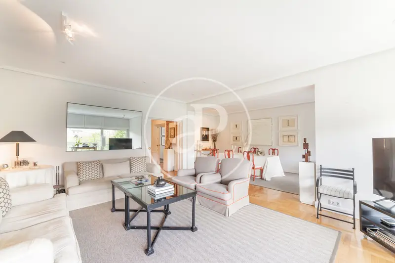 Piso en venta en Nueva Espa															ña 4 habitaciones 2 ba														ños