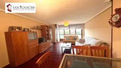 Piso en venta en Villarcayo con piscina y padel
