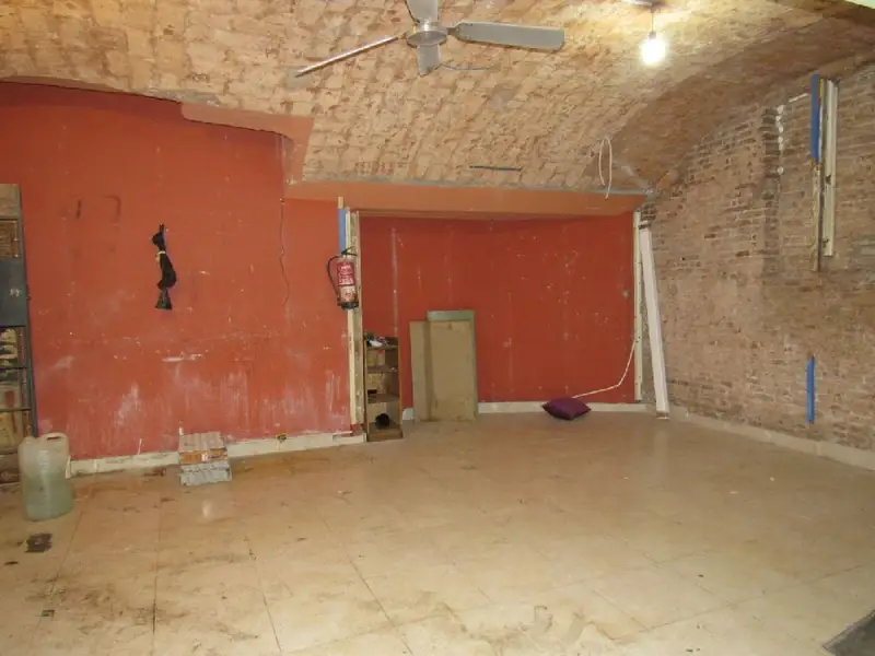 Venta Local Comercial El Raval Barcelona 210m2 Junto Boqueria
