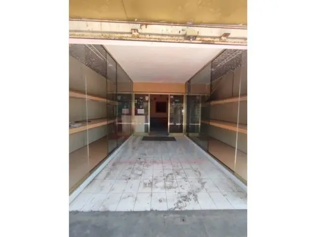 Local en Venta en Ciutat Meridiana 72m²