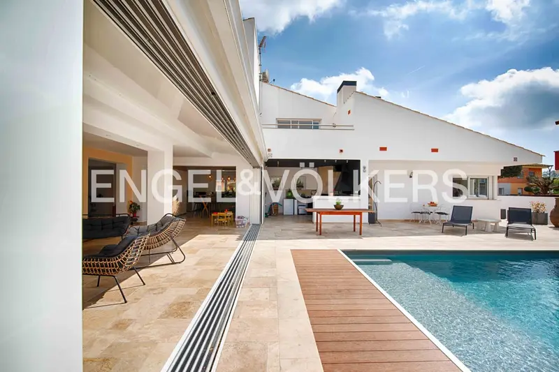 Chalet en Castelló dEmpúries con Piscina y Sótan