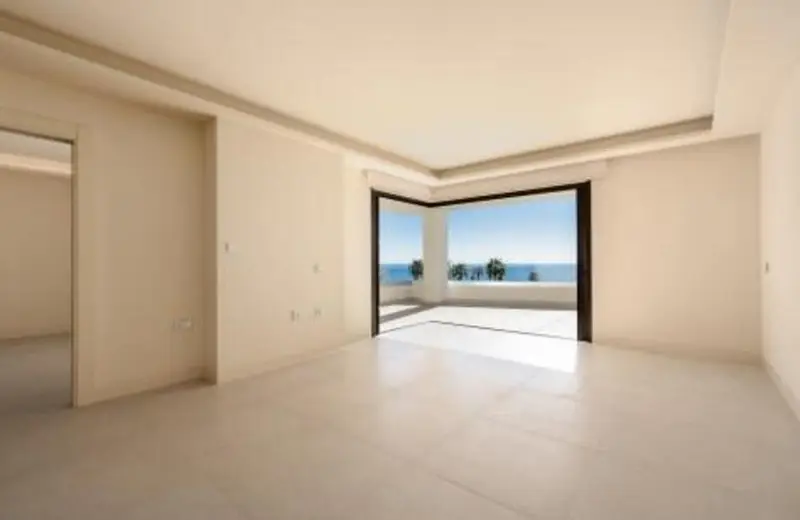 Apartamento en Estepona con Vistas al Mar 2 Dormitorios Lujo