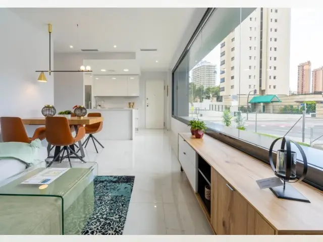 Apartamento en Benidorm planta 13 con jardin gimnasio y piscina