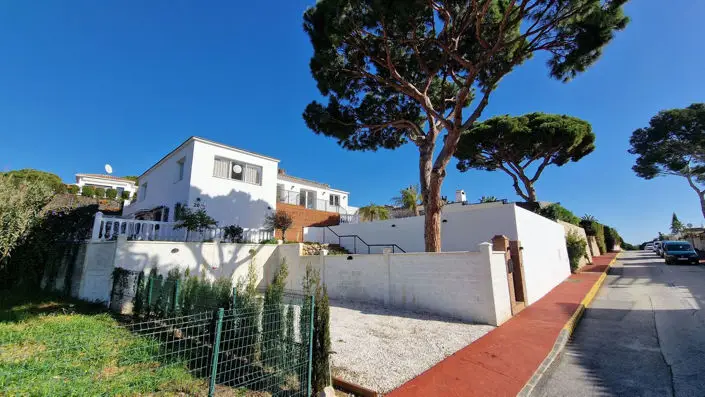 Villa 4 Dormitorios Calahonda Mijas Costa Piscina Climatizada