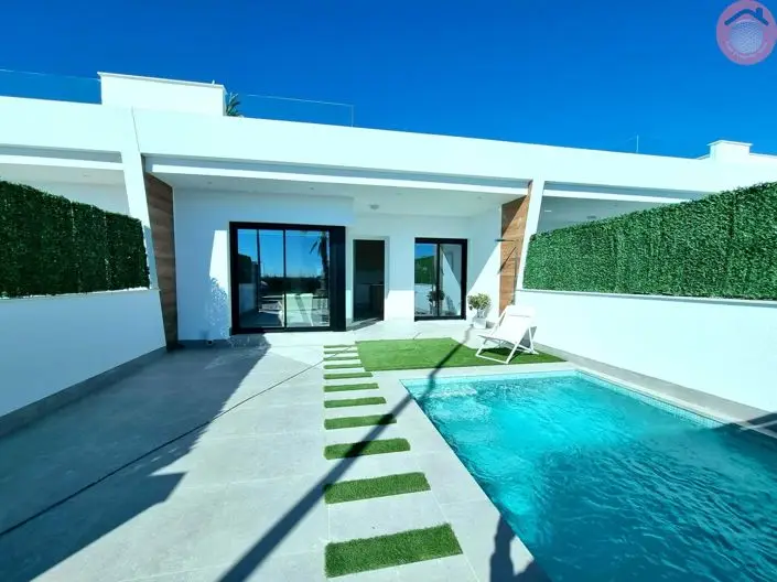 Villa en Venta Roda Los Alcazares 2 Dormitorios Piscina Privada