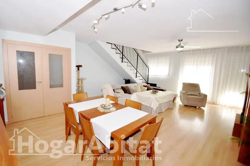 Ático Dúplex en Vila-real con Terraza y Garaje Doble