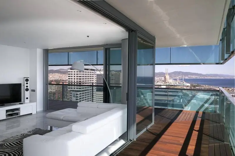 Exclusivo Piso en Diagonal Mar con Vistas al Mar y Terraza de 100m²