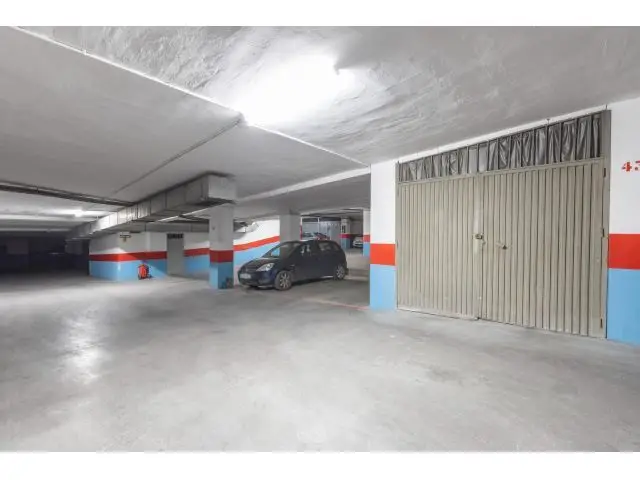 Garaje en Venta Arabial Granada Centro 32m2 Trastero