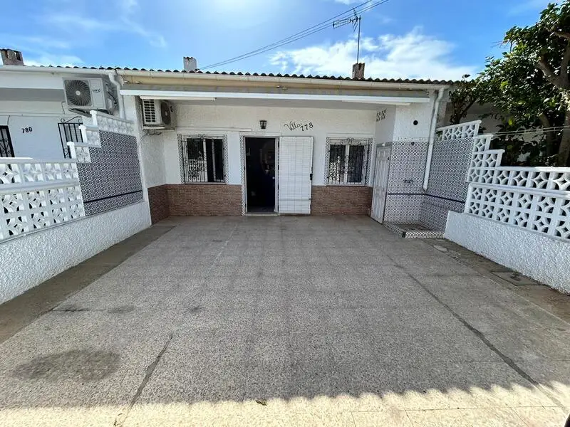 Bungalow en Venta Torrevieja 2 Dormitorios Cerca de Colegios