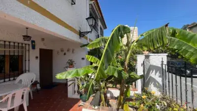 Chalet adosado en Torrenueva con 3 dormitorios y garaje